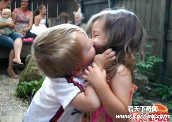 ץ�ķ����Ů�ǵ��ڴ����ȵ����˳���(��ͼ)